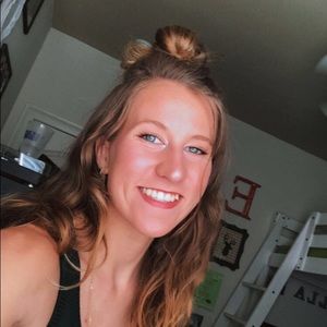 Meet your Posher, Ella